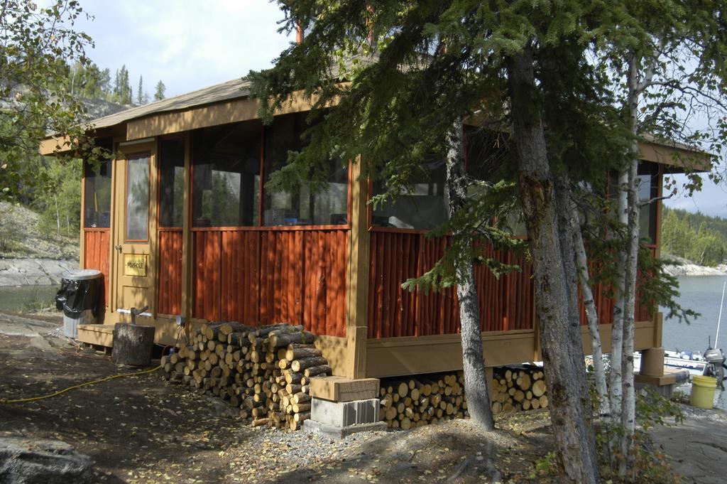 Yellow Dog Lodge, Inc. Yellowknife Exteriör bild