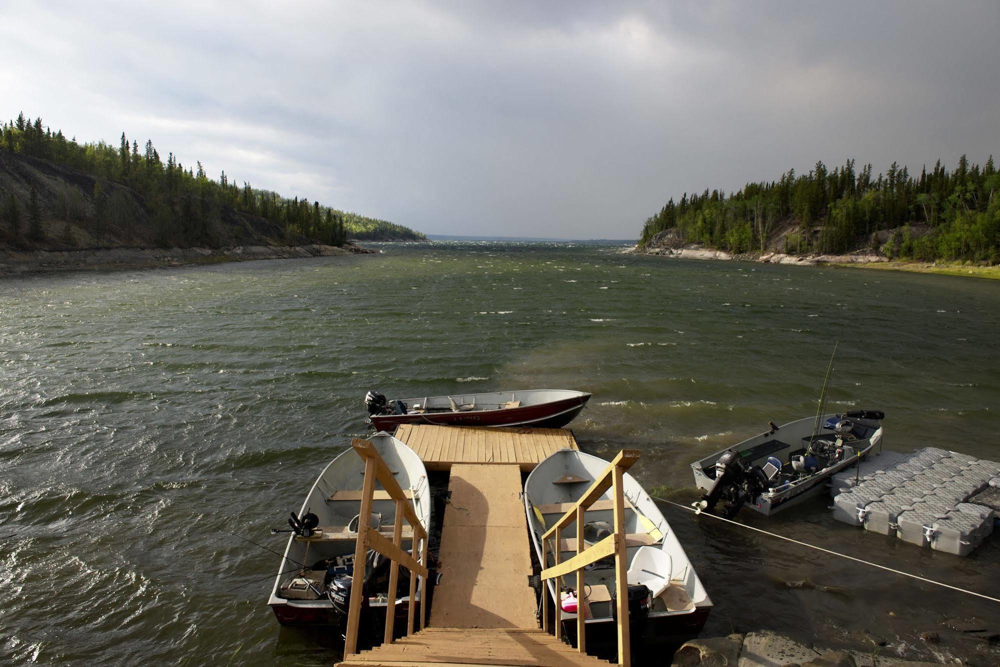 Yellow Dog Lodge, Inc. Yellowknife Exteriör bild