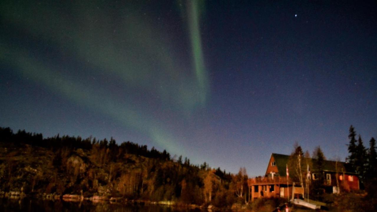 Yellow Dog Lodge, Inc. Yellowknife Exteriör bild